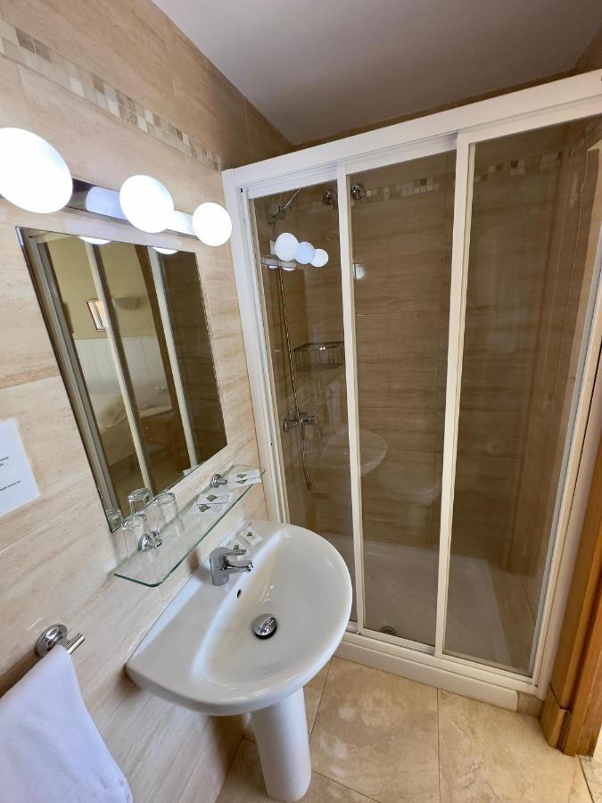 טורמולינוס Hotel Cabello מראה חיצוני תמונה